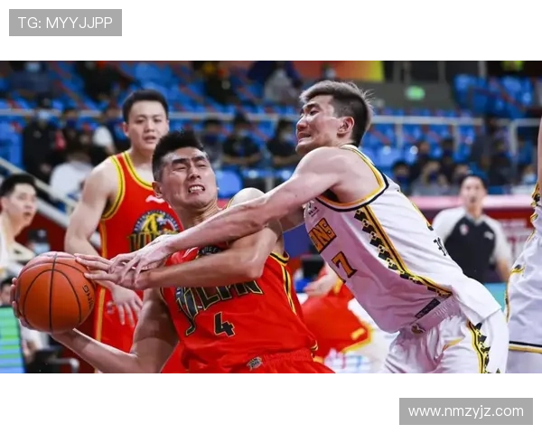 鲁本·迪亚斯:对比阿劳霍——对抗能力与防守方式差异 鲁本·迪亚斯:对比阿劳霍——对抗能力与防守方式差异