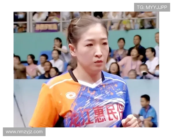 刘诗雯训练间隙偷吃零食，和赛场上那个铁血姑娘判若两人！